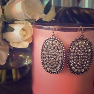 Jewelry - Beautiful Earrings w Crystals Jewelry - Beautiful Earrings w Crystals